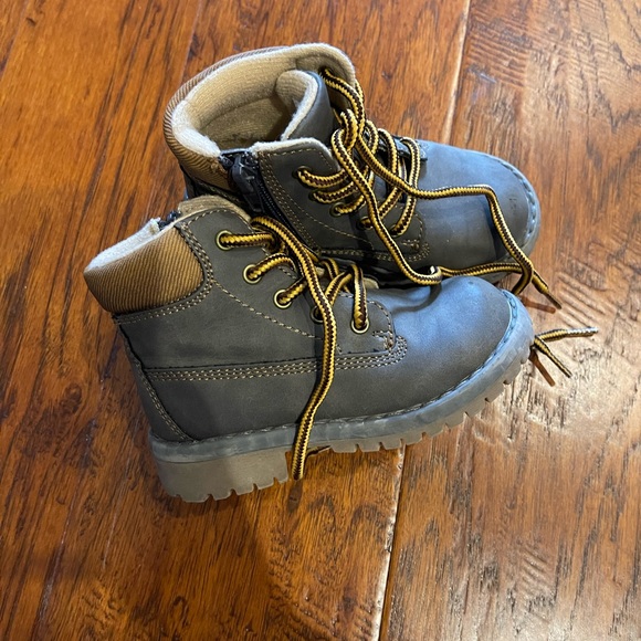 Toddler boots. - Picture 4 of 4
